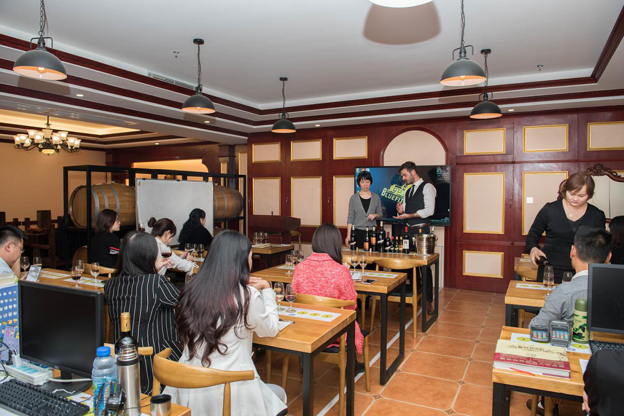 藍(lán)菲紅酒銷量暴漲，法酒莊訪華進(jìn)一步加深戰(zhàn)略合作